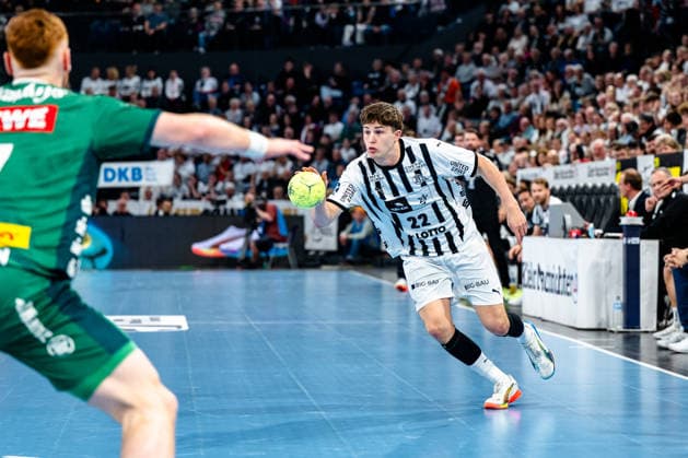 25 04 2026, xdobgx, Handball Daikin HBL, THW Kiel SC DHfK Leipzig v l Rasmus Ankermann Kiel, 22 am Ball, plays the ball Kiel