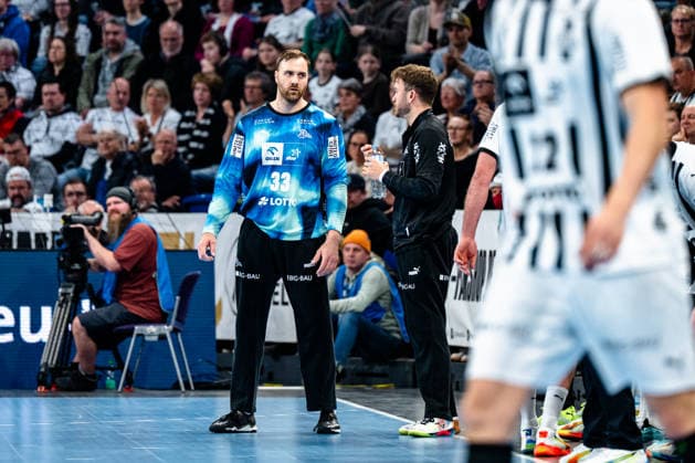 25 04 2026, xdobgx, Handball Daikin HBL, THW Kiel SC DHfK Leipzig v l Andreas Wolff Kiel, 33 , Gonzalo Perez De Vargas Kiel, 1 in conversation, in conversation Kiel