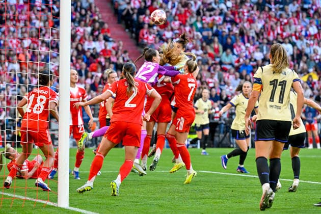 Penalty area scene Ena MAHMUTOVIC Goalkeeper, Goalkeeper, FC Bayern, FCB, 32 misses, 25 04 2026, Munich Germany , Football, UEFA Womens Champions League, Semi-final, FC Bayern Munich FC Barcelona xslx