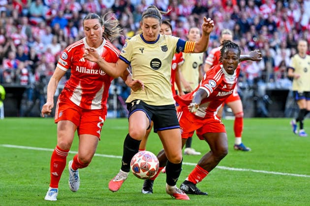 from left Vanessa GILLES FC Bayern, FCB, 2 Alexia PUTELLAS Barcelona, 11 Bernadette KAKAOUNAN FC Bayern, FCB, 15 in duel, duel, tackle, dynamic, action, action, 25 04 2026, Munich Germany , Football, UEFA Womens Champions League, semi-final, FC Bayern Munich FC Barcelona xslx