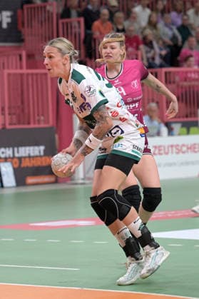 Luisa Schulze FrischAuf Goeppingen, 33 am with ball TusSies Metzingen vs FrischAuf Goeppingen , Handball, Alsco HBF, 2 Play Off League Matchday, Season 2025 2026, 25 04 2026 TusSies Metzingen vs FrischAuf Goeppingen , Handball, Alsco HBF, 2 Play Off League Matchday, Season 2025 2026, 25 04 2026 Tuebingen Copyright: xEibner-Pressefoto TobiasxBaurx EP_TBR