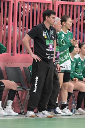 Nico Kiener FrischAuf Goeppingen, Coach TusSies Metzingen vs FrischAuf Goeppingen , Handball, Alsco HBF, 2 Play Off League Matchday, Season 2025 2026, 25 04 2026 TusSies Metzingen vs FrischAuf Goeppingen , Handball, Alsco HBF, 2 Play Off League Matchday, Season 2025 2026, 25 04 2026 Tuebingen Copyright: xEibner-Pressefoto TobiasxBaurx EP_TBR