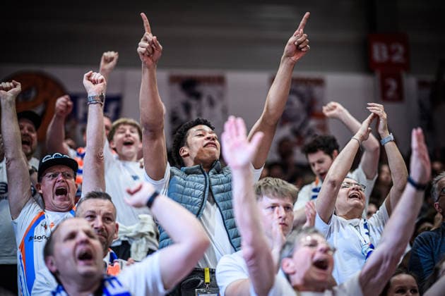 easycredit BBL Basketball Bundesliga 2025 2026 31 Matchday 25 04 2026 Science City Jena vs VET CONCEPT Gladiators Trier Cheers from the fans of Jena, all dressed in white Sparkassen Arena