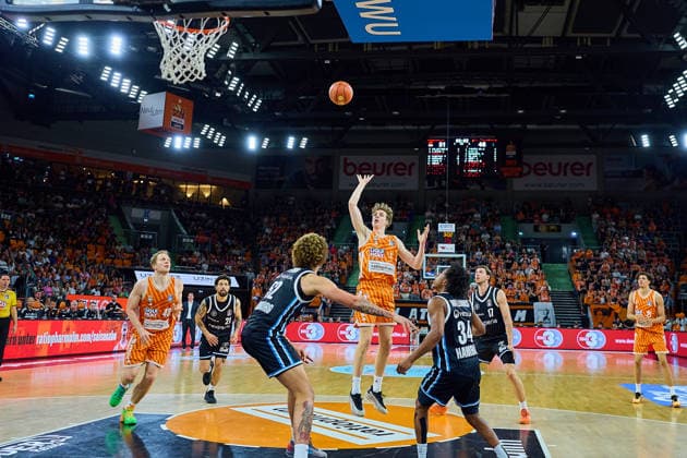 Throw Tobias Jensen ratiopharm ulm, 07 GER, ratiopharm ulm vs Veolia Towers Hamburg, Basketball, Matchday 31, EasyCredit BBL, Season 2025 2026, 25 04 2026 GER, ratiopharm ulm vs Veolia Towers Hamburg, Basketball, Matchday 31, EasyCredit BBL, Season 2025 2026, 25 04 2026 New Ulm Copyright: xEibner-Pressefoto GeraldxOelze-dexStoppanyx EP_ODS