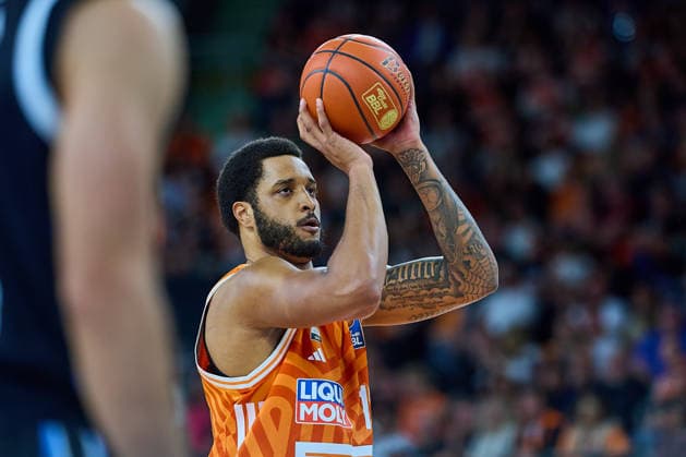 Free throw Joel Soriano ratiopharm ulm, 12 GER, ratiopharm ulm vs Veolia Towers Hamburg, Basketball, Matchday 31, EasyCredit BBL, Season 2025 2026, 25 04 2026 GER, ratiopharm ulm vs Veolia Towers Hamburg, Basketball, Matchday 31, EasyCredit BBL, Season 2025 2026, 25 04 2026 New Ulm Copyright: xEibner-Pressefoto GeraldxOelze-dexStoppanyx EP_ODS