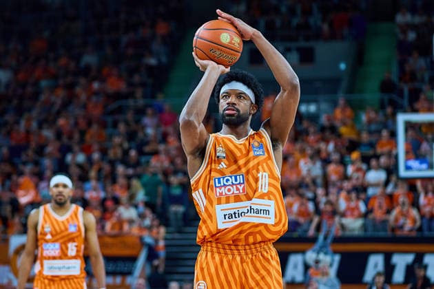 Free throw Malik Osborne ratiopharm ulm, 10 GER, ratiopharm ulm vs Veolia Towers Hamburg, Basketball, Matchday 31, EasyCredit BBL, Season 2025 2026, 25 04 2026 GER, ratiopharm ulm vs Veolia Towers Hamburg, Basketball, Matchday 31, EasyCredit BBL, Season 2025 2026, 25 04 2026 New Ulm Copyright: xEibner-Pressefoto GeraldxOelze-dexStoppanyx EP_ODS