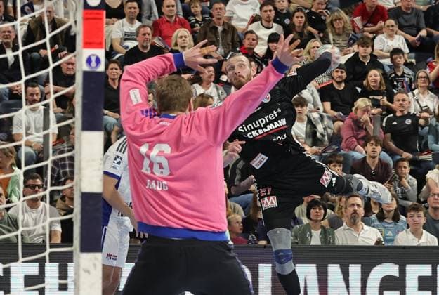 25 04 2026 Handball 1 Bundesliga DAIKIN HBL Season 2025 2026 29 Matchday HC Erlangen Metropolregion Nürnberg HCE Handball Sport Verein Hamburg DaMa xdaxmax Robin Haug 16, Handball Sport Verein Hamburg Antonio Metzner 27, HC Erlangen HCE