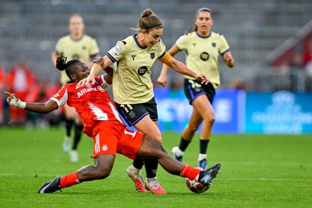 v li Bernadette KAKAOUNAN FC Bayern, FCB, 15 Alexia PUTELLAS Barcelona, 11 in duel, duel, tackle, dynamic, action, action, 25 04 2026, Munich Germany , football, UEFA Womens Champions League, semi-final, FC Bayern Munich FC Barcelona xslx
