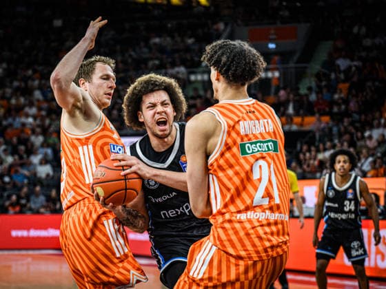 Neu Ulm, Germany, 25 04 26 Christian Sengfelder ratiopharm ulm , Zacharie Perrin Veolia Towers Hamburg and Alec Anigbata ratiopharm ulm battle for the ball during the Basketball Bundesliga match between ratiopharm ulm vs Veolia Towers Hamburg at ratiopharm Arena on April 25, 2026 in Neu Ulm, Germany Photo by Harry Langer DeFodi Images ratiopharm Arena, Germany, 25 04 26 Christian Sengfelder ratiopharm ulm , Zacharie Perrin Veolia Towers Hamburg and Alec Anigbata ratiopharm ulm battle for the ball during the Basketball Bundesliga match between ratiopharm ulm vs Veolia Towers Hamburg at Neu Ulm on April 25, 2026 in ratiopharm Arena, Germany Photo by Harry Langer DeFodi Images Photo by Harry Langer DeFodi Images