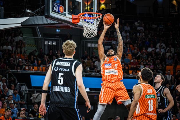 Neu Ulm, Germany, 25 04 26 Zsombor Maronka Veolia Towers Hamburg , Joel Soriano ratiopharm ulm and Mark Smith ratiopharm ulm battle for the ball during the Basketball Bundesliga match between ratiopharm ulm vs Veolia Towers Hamburg at ratiopharm Arena on April 25, 2026 in Neu Ulm, Germany Photo by Harry Langer DeFodi Images ratiopharm Arena, Germany, 25 04 26 Zsombor Maronka Veolia Towers Hamburg , Joel Soriano ratiopharm ulm and Mark Smith ratiopharm ulm battle for the ball during the Basketball Bundesliga match between ratiopharm ulm vs Veolia Towers Hamburg at Neu Ulm on April 25, 2026 in ratiopharm Arena, Germany Photo by Harry Langer DeFodi Images Photo by Harry Langer DeFodi Images