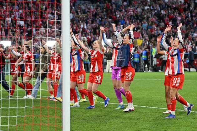 Soccer I Women I Season 2025 2026 I Champions League I Semi-final I FC Bayern Munich FC Barcelona I 25 04 2026 The players of FC Bayern Munich celebrate after the final whistle in front of their own fan curve Munich Allianz Arena Werner Heisenberg Allee 25 Bayern Germany Copyright: xLobeca InesxHähnelx