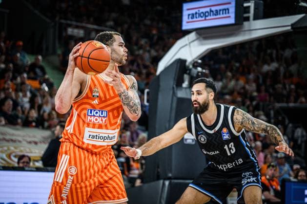 Neu Ulm, Germany, 25 04 26 Christopher Ledlum ratiopharm ulm andMartin Breunig Veolia Towers Hamburg battle for the ball during the Basketball Bundesliga match between ratiopharm ulm vs Veolia Towers Hamburg at ratiopharm Arena on April 25, 2026 in Neu Ulm, Germany Photo by Harry Langer DeFodi Images ratiopharm Arena, Germany, 25 04 26 Christopher Ledlum ratiopharm ulm undMartin Breunig Veolia Towers Hamburg battle for the ball during the Basketball Bundesliga match between ratiopharm ulm vs Veolia Towers Hamburg at Neu Ulm on April 25, 2026 in ratiopharm Arena, Germany Photo by Harry Langer DeFodi Images Photo by Harry Langer DeFodi Images