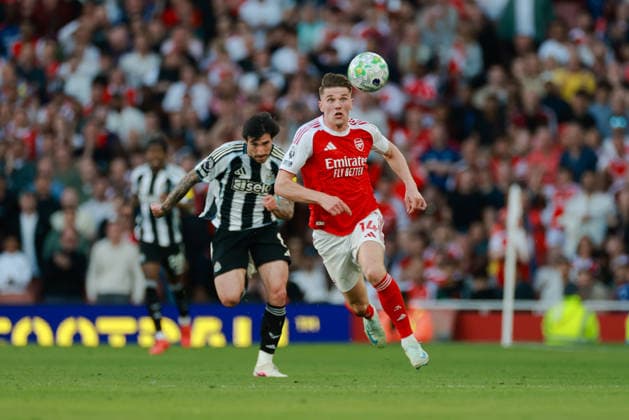 Premier League 2025 26 Arsenal v Newcastle United Emirates Stadium 25.04.2026 Viktor Gy¿keres of Arsenal and Sandro Tonali of Newcastle United Premier League 2025 26 Arsenal v Newcastle United Emirates Stadium 25.04.2026 Photograph By Marc Aspland The Times  Copyright: xMarcxAsplandx NINTCHDBPICT001076200822