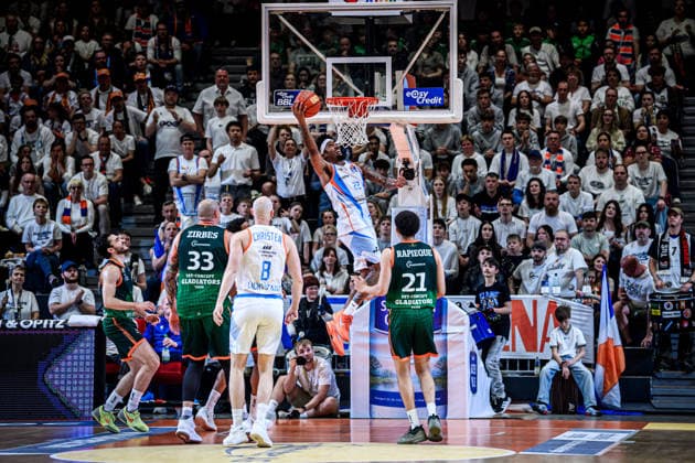 easycredit BBL Basketball Bundesliga 2025 2026 31 Matchday 25 04 2026 Science City Jena vs VET CONCEPT Gladiators Trier Javon Franklin Jena with the lay-up Sparkassen Arena