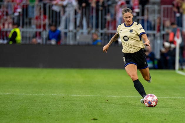 Maria Leon 4 Barcelona in action at the UEFA Womens Champions League match FC Bayern Munich FC Barcelona on 25 04 2026 Munich Allianz Arena Bayern Germany