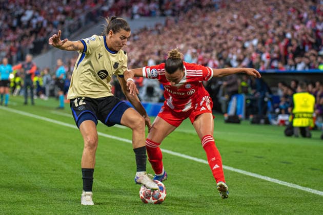 Patri Guijarro 12 Barcelona and Arianna Caruso 27 Bayern in action at the UEFA Womens Champions League match FC Bayern Munich FC Barcelona on 25 04 2026 Munich Allianz Arena Bayern Germany