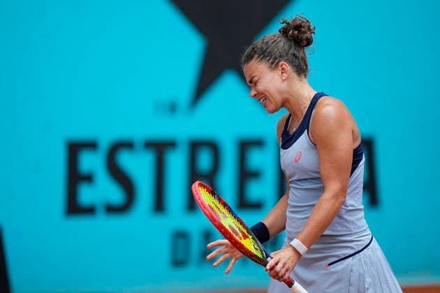 April 25, 2026, Madrid, Madrid, Spain: Jasmine Paolini of Italy laments against Hailey Baptiste of USA during the Mutua Madrid Open 2026, ATP, Tennis Herren Masters 1000 and WTA, Tennis Damen 1000, at La Caja Magica on April 25, 2026 in Madrid, Spain. Mutua Madrid Open 2026 - Day 6  - ZUMAa181 20260425_zaa_a181_295 Copyright: xOscarxJ.xBarrosox