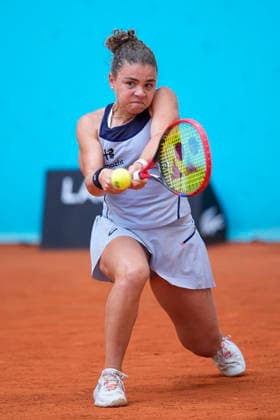 April 25, 2026, Madrid, Madrid, Spain: Jasmine Paolini of Italy plays against Hailey Baptiste of USA during the Mutua Madrid Open 2026, ATP, Tennis Herren Masters 1000 and WTA, Tennis Damen 1000, at La Caja Magica on April 25, 2026 in Madrid, Spain. Madrid Spain - ZUMAa181 20260425_zaa_a181_303 Copyright: xOscarxJ.xBarrosox