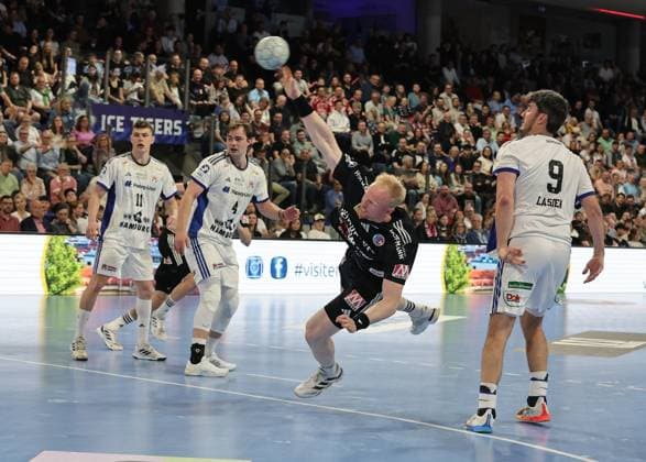 25 04 2026 Handball 1 Bundesliga DAIKIN HBL Season 2025 2026 29 Matchday HC Erlangen Metropolregion Nürnberg HCE Handball Sport Verein Hamburg DaMa xdaxmax Sebastian Firnhaber 18, HC Erlangen HCE