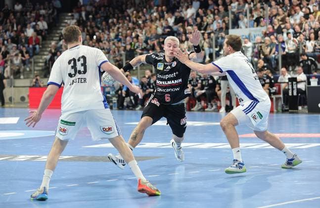 25 04 2026 Handball 1 Bundesliga DAIKIN HBL Season 2025 2026 29 Matchday HC Erlangen Metropolregion Nürnberg HCE Handball Sport Verein Hamburg DaMa xdaxmax Moritz Sauter 33, Handball Sport Verein Hamburg Marek Nissen 6, HC Erlangen HCE Niklas Weller 13, Handball Sport Verein Hamburg