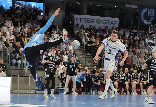25 04 2026 Handball 1 Bundesliga DAIKIN HBL Season 2025 2026 29 Matchday HC Erlangen Metropolregion Nürnberg HCE Handball Sport Verein Hamburg DaMa xdaxmax Tin Herceg 99, HC Erlangen HCE Nicolaj Jorgensen Jörgensen 11, Handball Sport Verein Hamburg