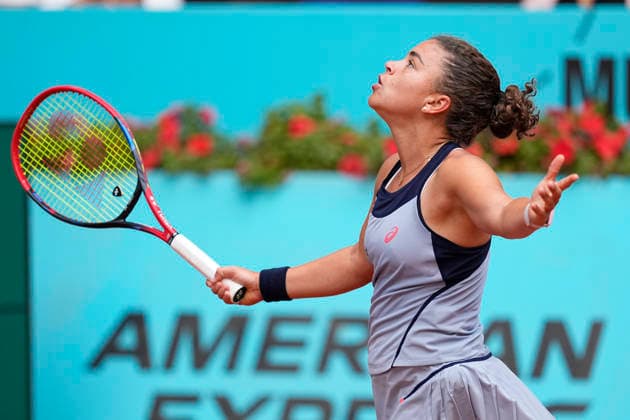 April 25, 2026, Madrid, Madrid, Spain: Jasmine Paolini of Italy reacts against Hailey Baptiste of USA during the Mutua Madrid Open 2026, ATP, Tennis Herren Masters 1000 and WTA, Tennis Damen 1000, at La Caja Magica on April 25, 2026 in Madrid, Spain. Mutua Madrid Open 2026 - Day 6  - ZUMAa181 20260425_zaa_a181_300 Copyright: xOscarxJ.xBarrosox