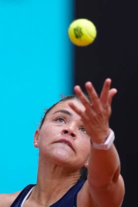 April 25, 2026, Madrid, Madrid, Spain: Jasmine Paolini of Italy plays against Hailey Baptiste of USA during the Mutua Madrid Open 2026, ATP, Tennis Herren Masters 1000 and WTA, Tennis Damen 1000, at La Caja Magica on April 25, 2026 in Madrid, Spain. Mutua Madrid Open 2026 - Day 6  - ZUMAa181 20260425_zaa_a181_302 Copyright: xOscarxJ.xBarrosox