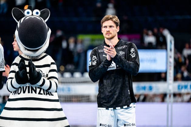 25 04 2026, xdobgx, Handball Daikin HBL, THW Kiel SC DHfK Leipzig v l Rune Dahmke Kiel, 23 disappointed, looks disappointed, disappointed Kiel