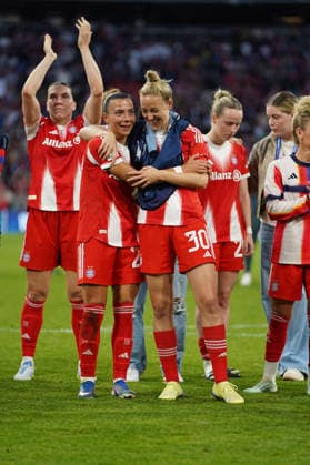 Arianna Caruso 27 Bayern and Carolin Simon 30 FC Bayern after the UEFA Womens Champions League match FC Bayern Munich FC Barcelona on 25 04 2026 Munich Allianz Arena Bayern Germany