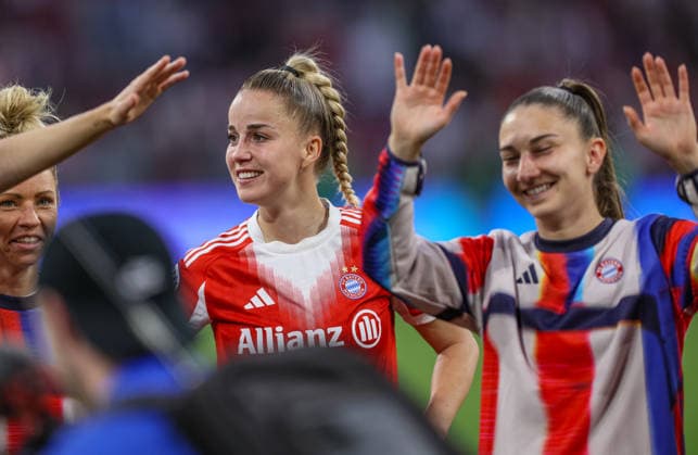 GER, Munich, Bayern Munich vs FC Barcelona, WomenÂs Champions League, Football, UEFA, 2025 2026 season, Allianz Arena, semi-final, first leg in picture Giulia Gwinn Bayern Munich 7 after the match DFB DFL REGULATIONS PROHIBIT ANY USE OF PHOTOGRAPHS AS IMAGE SEQUENCES AND OR QUASI VIDEO, 25 04 2026 Copyright: HMBxMedia HendrikxHamelau
