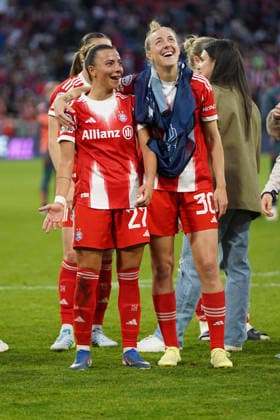 Arianna Caruso 27 Bayern and Carolin Simon 30 FC Bayern after the UEFA Womens Champions League match FC Bayern Munich FC Barcelona on 25 04 2026 Munich Allianz Arena Bayern Germany