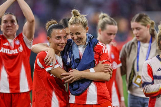 GER, Munich, Bayern Munich vs FC Barcelona, WomenÂs Champions League, Football, UEFA, 2025 2026 season, Allianz Arena, semi-final, first leg in the picture from l Arianna Caruso Bayern Munich 27 , Carolin Simon Bayern Munich 30 after the match DFB DFL REGULATIONS PROHIBIT ANY USE OF PHOTOGRAPHS AS IMAGE SEQUENCES AND OR QUASI VIDEO, 25 04 2026 Copyright: HMBxMedia HendrikxHamelau