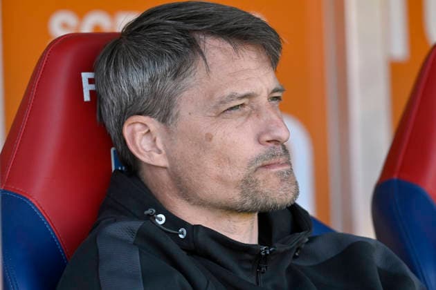 vor Spielbeginn: Trainer Coach Alexander Blessin FC St. Pauli auf der Bank Portrait 1. FC Heidenheim 1846 FCH vs FC St. Pauli 25.04.2026 DFL REGULATIONS PROHIBIT ANY USE OF PHOTOGRAPHS AS IMAGE SEQUENCES AND OR QUASI-VIDEO 1. FC Heidenheim 1846 FCH vs FC St. Pauli *** before the start of the match Coach Alexander Blessin FC St Pauli on the bench Portrait 1 FC Heidenheim 1846 FCH vs FC St Pauli 25 04 2026 DFL REGULATIONS PROHIBIT ANY USE OF PHOTOGRAPHS AS IMAGE SEQUENCES AND OR QUASI VIDEO 1 FC Heidenheim 1846 FCH vs FC St Pauli