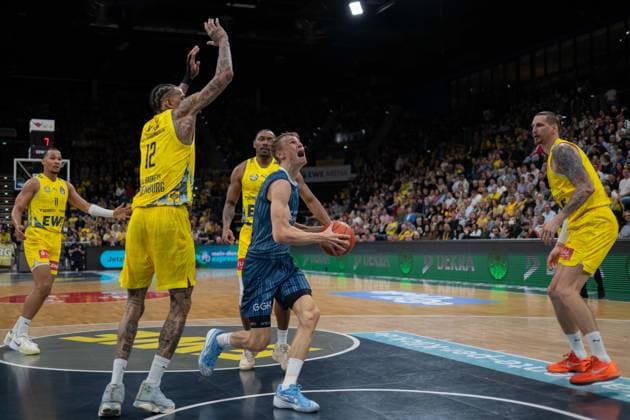 GER, Basketball, easy Credit BBL, EWE Baskets Oldenburg vs MHP Academics Heidelberg 25 04 2026, EWE Arena, Oldenburg, GER, easy Credit BBL, EWE Baskets Oldenburg vs MLP Academics Heidelberg, in the picture Niklas WÜRZNER WUERZNER MLP Academics Heidelberg 2 Michale KYSER EWE Baskets Oldenburg 12 Tomislav ZUBCIC EWE Baskets Oldenburg 33 Nicholas TISCHLER EWE Baskets Oldenburg 11 nordphotoxgmbhx xRojahn nph00310