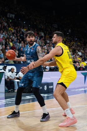 GER, Basketball, easy Credit BBL, EWE Baskets Oldenburg vs MHP Academics Heidelberg 25 04 2026, EWE Arena, Oldenburg, GER, easy Credit BBL, EWE Baskets Oldenburg vs MLP Academics Heidelberg, in the picture Marcel KEßEN KESZEN MLP Academics Heidelberg 15 Filip STANIC EWE Baskets Oldenburg 65 nordphotoxgmbhx xRojahn nph00310