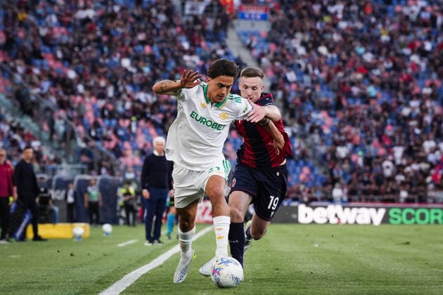 RomaÕs Paulo Dybala fights for the ball with BolognaÕs Lewis Ferguson during the Serie A soccer match between Bologna and Roma at the Renato DallÕAra Stadium in Bologna, north Italy - Saturday, April 25, 2026 -  Copyright: xMassimoxPaolone LaPressex