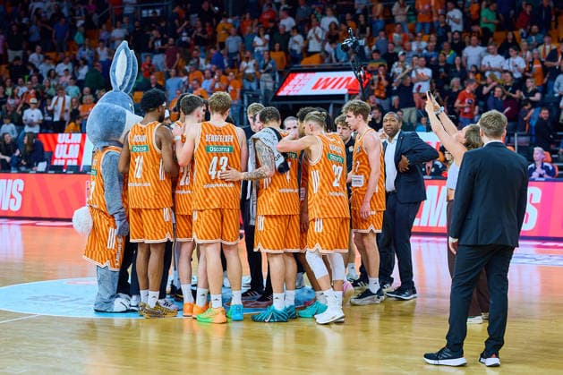 Team ratiopharm ratiopharm ulm after match GER, ratiopharm ulm vs Veolia Towers Hamburg, Basketball, Matchday 31, EasyCredit BBL, Season 2025 2026, 25 04 2026 GER, ratiopharm ulm vs Veolia Towers Hamburg, Basketball, Matchday 31, EasyCredit BBL, Season 2025 2026, 25 04 2026 New Ulm Copyright: xEibner-Pressefoto GeraldxOelze-dexStoppanyx EP_ODS
