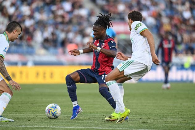 CALCIO - Serie A - Bologna FC vs AS Roma Rowe Jonathan (Bologna Fc) in action during Bologna FC vs AS Roma, Italian soccer Serie A match in Bologna, Italy, April 25 2026 Bologna Italy  Copyright: xIPAxSport ABACAx