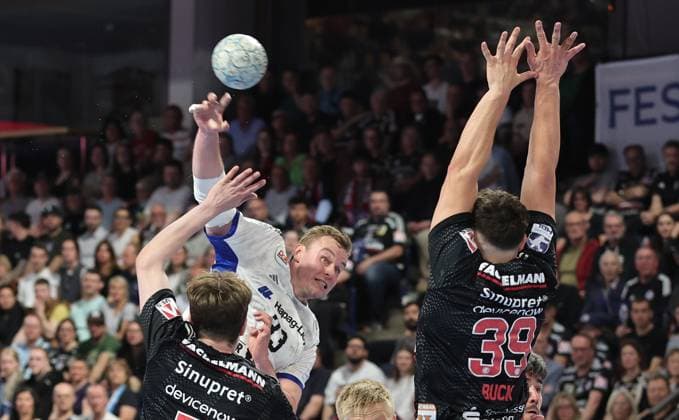 25 04 2026 Handball 1 Bundesliga DAIKIN HBL Season 2025 2026 29 Matchday HC Erlangen Metropolregion Nürnberg HCE Handball Sport Verein Hamburg DaMa xdaxmax Yannik Bialowas 7, HC Erlangen HCE Moritz Sauter 33, Handball Sport Verein Hamburg Tobias Buck 39, HC Erlangen HCE