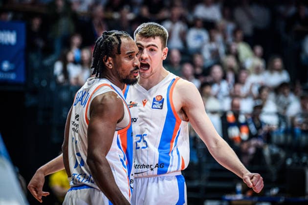easycredit BBL Basketball Bundesliga 2025 2026 31 Matchday 25 04 2026 Science City Jena vs VET CONCEPT Gladiators Trier v re Lorenz Bank Jena emotional to teammate Keith Braxton Jena Sparkassen Arena