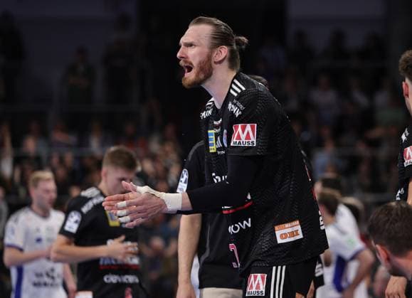 25 04 2026 Handball 1 Bundesliga DAIKIN HBL Season 2025 2026 29 Matchday HC Erlangen Metropolregion Nürnberg HCE Handball Sport Verein Hamburg DaMa xdaxmax Antonio Metzner 27, HC Erlangen HCE cheers on team Team