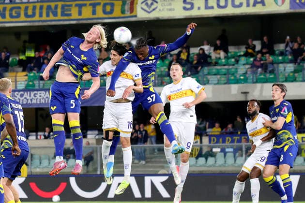 Verona™s Andrias Edmundsson Verona™s Armel Bella-Kotchap Lecce™s Omri Gandelman during the Serie A soccer match between Hellas Verona and Lecce at the Bentegodi Stadium in Verona, north west Italy - Saturday , April 25 , 2026. - Soccer .  Copyright: xPaolaxGarbuio Lapressex