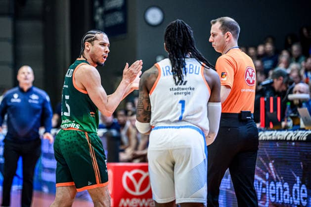 easycredit BBL Basketball Bundesliga 2025 2026 31 Matchday 25 04 2026 Science City Jena vs VET CONCEPT Gladiators Trier Jordan Roland Trier , joy after winning the ball Sparkassen Arena