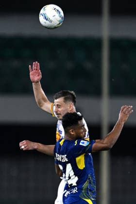 Mg Verona 25 04 2026 - campionato di calcio serie A Hellas Verona-Lecce foto Matteo Gribaudi Image nella foto: Ylber Ramadani-Antoine Bernede 