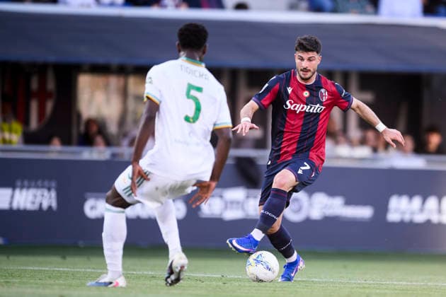 Bologna FC v AS Roma - Serie A Riccardo Orsolini of Bologna FC is challenged by Evan Ndicka of AS Roma during the Serie A football match between Bologna FC and AS Roma. Bologna Italy Copyright: xNicolòxCampox