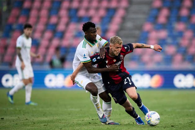 Bologna FC v AS Roma - Serie A Jens Odgaard of Bologna FC competes for the ball with Evan Ndicka of AS Roma during the Serie A football match between Bologna FC and AS Roma. Bologna Italy Copyright: xNicolòxCampox