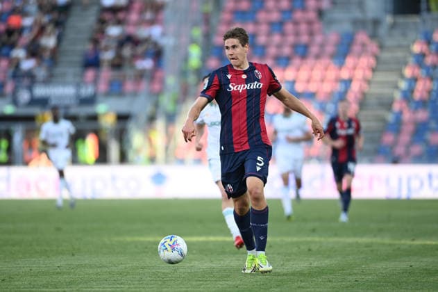 Helland Eivind (Bologna Fc) in action during Bologna FC vs AS Roma, Italian soccer Serie A match in Bologna, Italy, April 25 2026  Copyright: xGianlucaxRicci IPAxSportx xipa-agency.netx xx IPA_74229756 IPA_Agency_IPA74229756