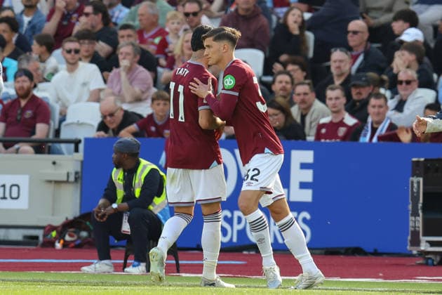 LONDON, ENGLAND, APRIL 25: Taty Castellanos of West Ham United is substituted by Freddie Potts of West Ham United during the Premier League match between West Ham United and Everton at London Stadium on April 25th, 2026 in London, England (Photo by Alexander Canillas Sports Press Photo) Copyright: xAlexanderxCanillas SPPx Sportspressphoto_SPR136061