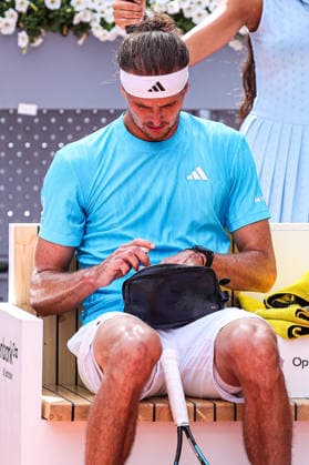Mutua Madrid Open 2026 - Day 6 Alexander Zverev of Germany competes against Mariano Navone of Argentina during their Men s Singles match on Day Six of the Mutua Madrid Open at La Caja Magica on April 25, 2026, in Madrid, Spain. Madrid Spain  Copyright: xMiguelxReisx originalFilename:reis-notitle260425_npP7n.jpg