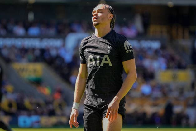 Wolverhampton Wanderers v Tottenham Hotspur - Premier League Xavi Simons of Tottenham Hotspur controls the ball during the Premier League match between Wolverhampton Wanderers and Tottenham Hotspur at Molineux in Wolverhampton, United Kingdom, on April 25, 2026. Wolverhampton West Midlands United Kingdom  Copyright: xNewsxImagesx originalFilename:cosgrove-premierl260425_npojE.jpg